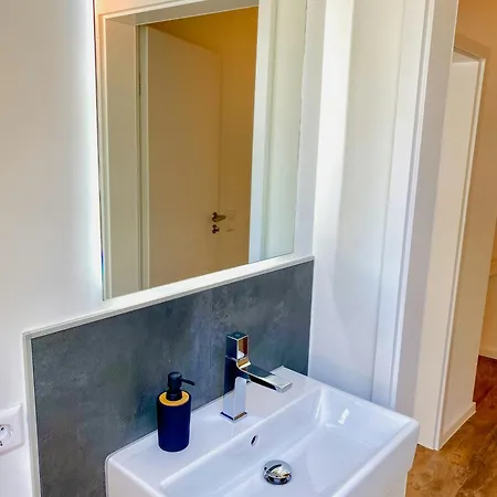 Gem With Hot Tub, Sauna And Castle View *