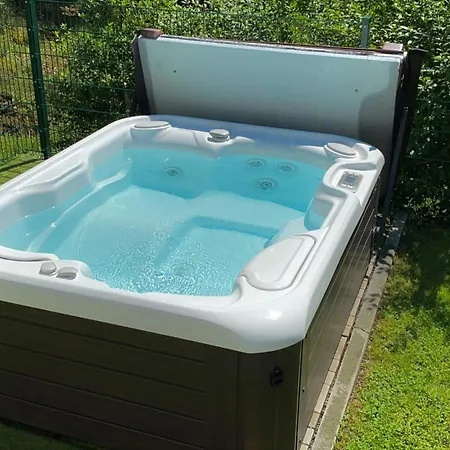 Gem With Hot Tub, Sauna And Castle View 別荘