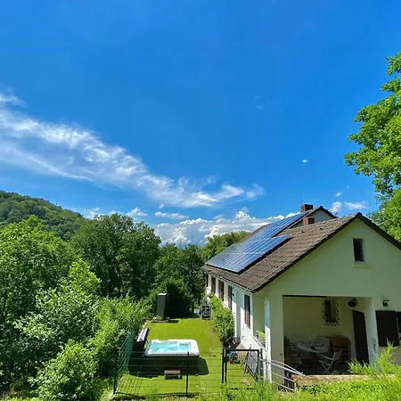 別荘 Gem With Hot Tub, Sauna And Castle View ハイムバッハ