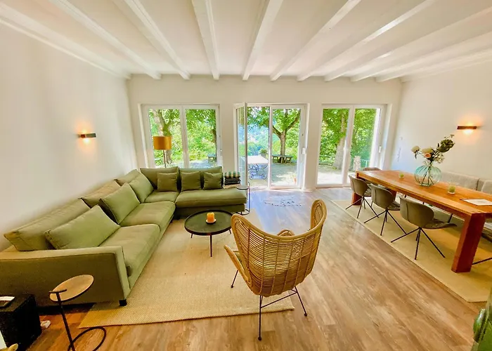 Gem With Hot Tub, Sauna And Castle View Semesterbostad *