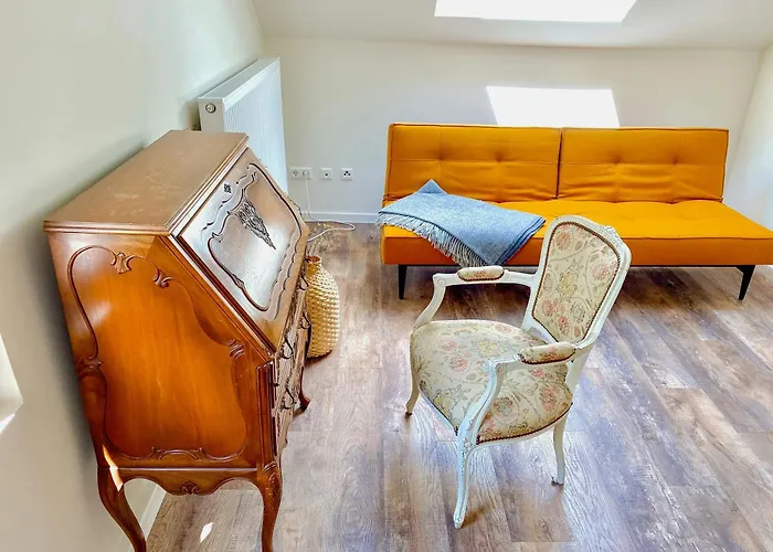 Gem With Hot Tub, Sauna And Castle View *