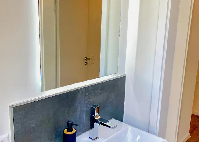 Gem With Hot Tub, Sauna And Castle View *