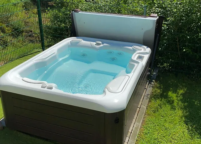 Gem With Hot Tub, Sauna And Castle View Semesterbostad