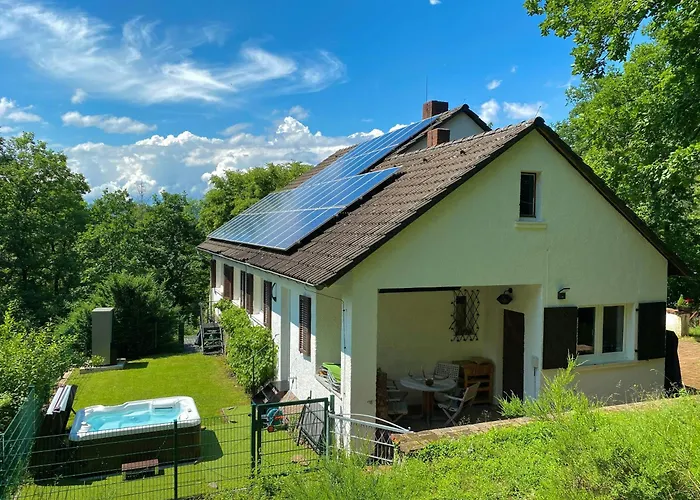 Semesterbostad Gem With Hot Tub, Sauna And Castle View